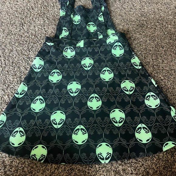 BlackMilk LITTLE GREEN MEN A-LINE APRON DRESS - LIMITED - Picture 3 of 3